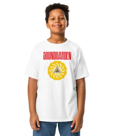 T-shirt branca de criança com estampa oficial Soundgarden em vermelho e amarelo. Moda rock confortável e cheia de atitude para pequenos fãs.