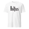 T-shirt unissexo branca com o logótipo preto clássico da banda The Beatles centralizado no peito.