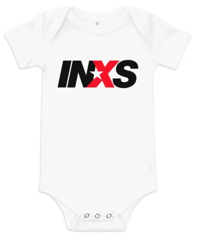 Body de bebé branco de manga curta com o logótipo oficial da banda INXS estampado no peito em preto e vermelho.
