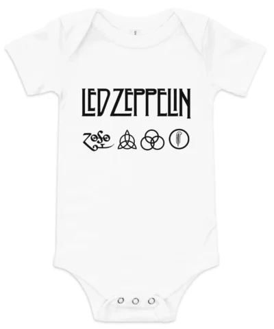 Body branco de bebé com o logótipo preto da banda Led Zeppelin e os quatro símbolos icónicos da capa do álbum Led Zeppelin IV.